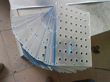 探索LED燈具反光板 塑料反光板在照明系統(tǒng)中的關(guān)鍵作用與選擇指南