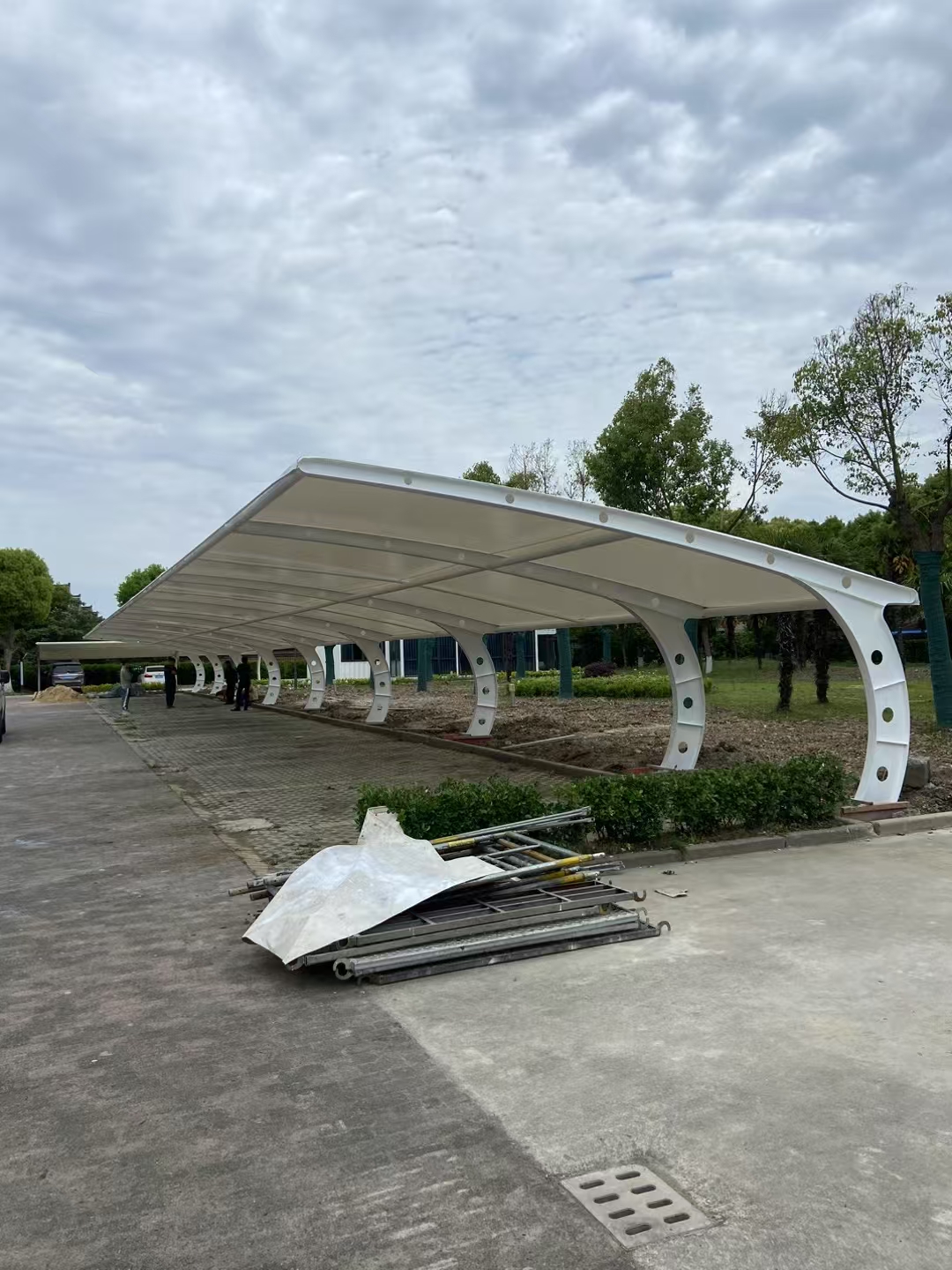 杭州膜結構車棚與嘉興停車場遮陽工程 打造高效防曬與美觀的空間