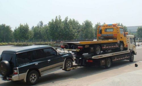 汽車高速趴窩？別急！這三個免費救援方法讓你省下天價拖車費